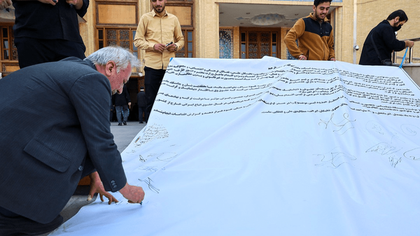 طومار نمازگزاران جمعه تبریز برای وزارت امورخارجه طومار نمازگزاران جمعه تبریز برای وزارت امورخارجه