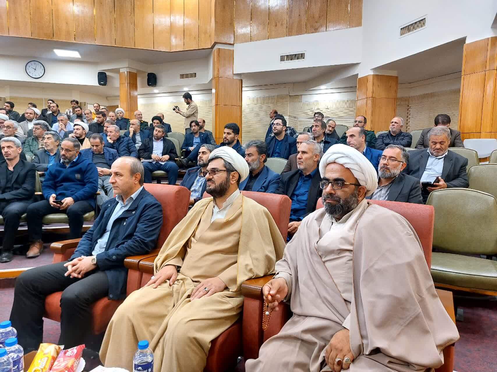 تبیین تحولات منطقه و تجلیل از هادیان سیاسی نمونه در همایش ناحیه امامت تبریز تبیین تحولات منطقه و تجلیل از هادیان سیاسی نمونه در همایش ناحیه امامت تبریز