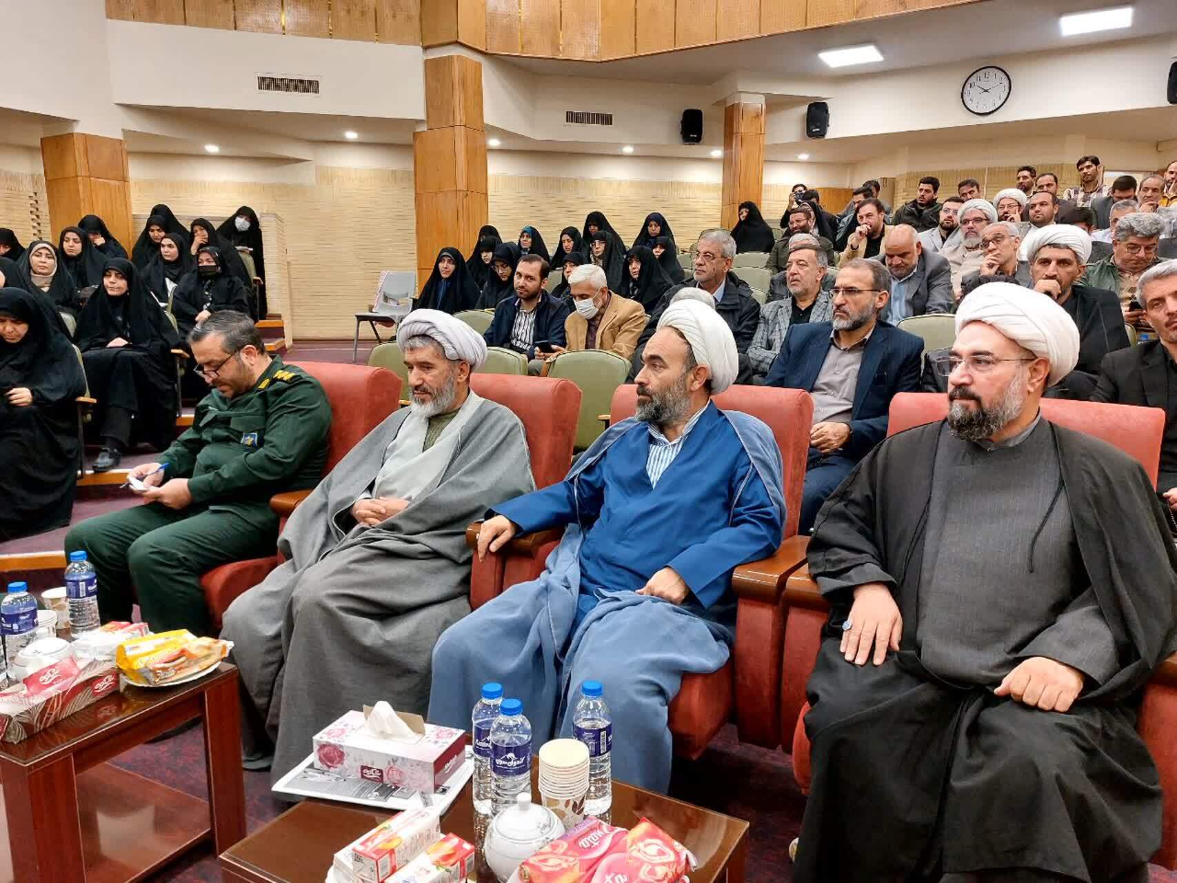 تبیین تحولات منطقه و تجلیل از هادیان سیاسی نمونه در همایش ناحیه امامت تبریز تبیین تحولات منطقه و تجلیل از هادیان سیاسی نمونه در همایش ناحیه امامت تبریز