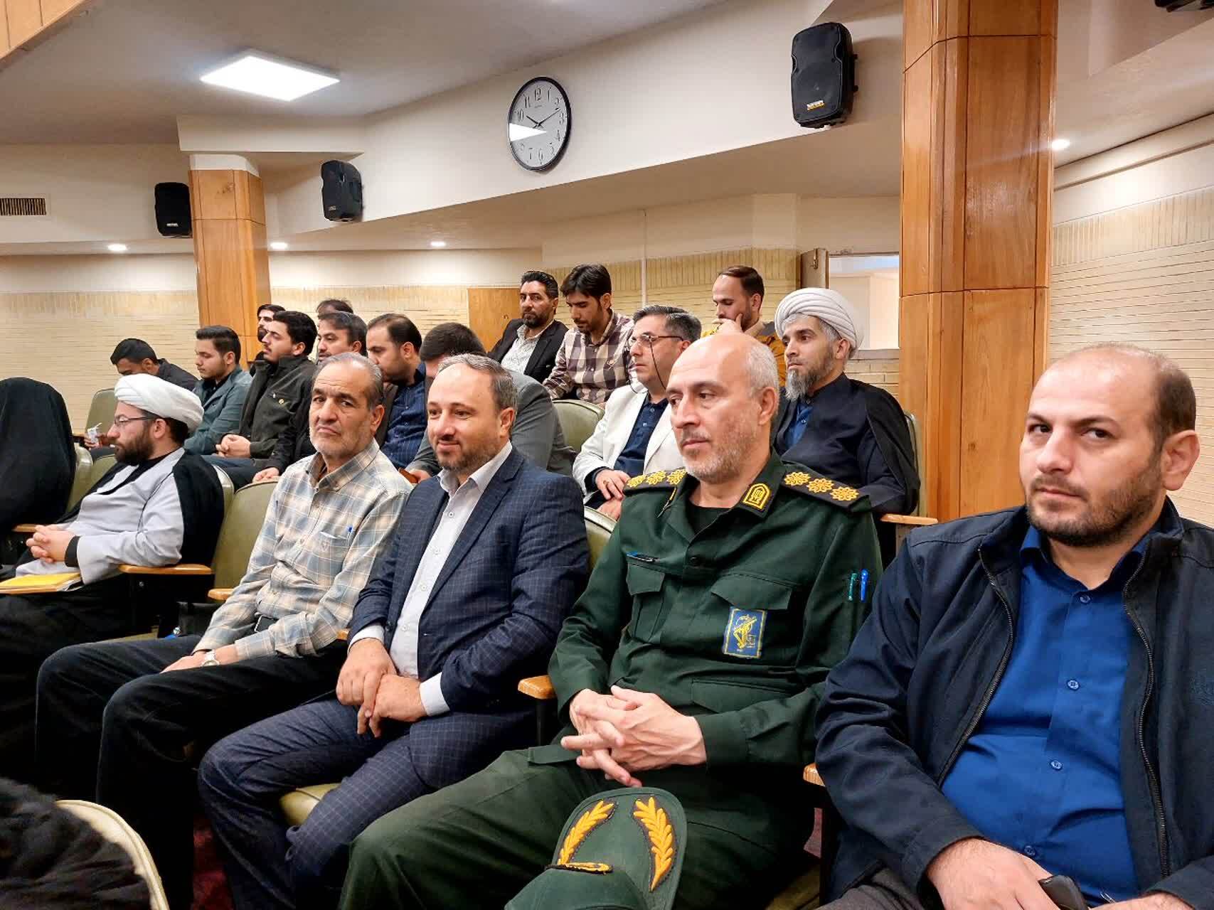 تبیین تحولات منطقه و تجلیل از هادیان سیاسی نمونه در همایش ناحیه امامت تبریز تبیین تحولات منطقه و تجلیل از هادیان سیاسی نمونه در همایش ناحیه امامت تبریز