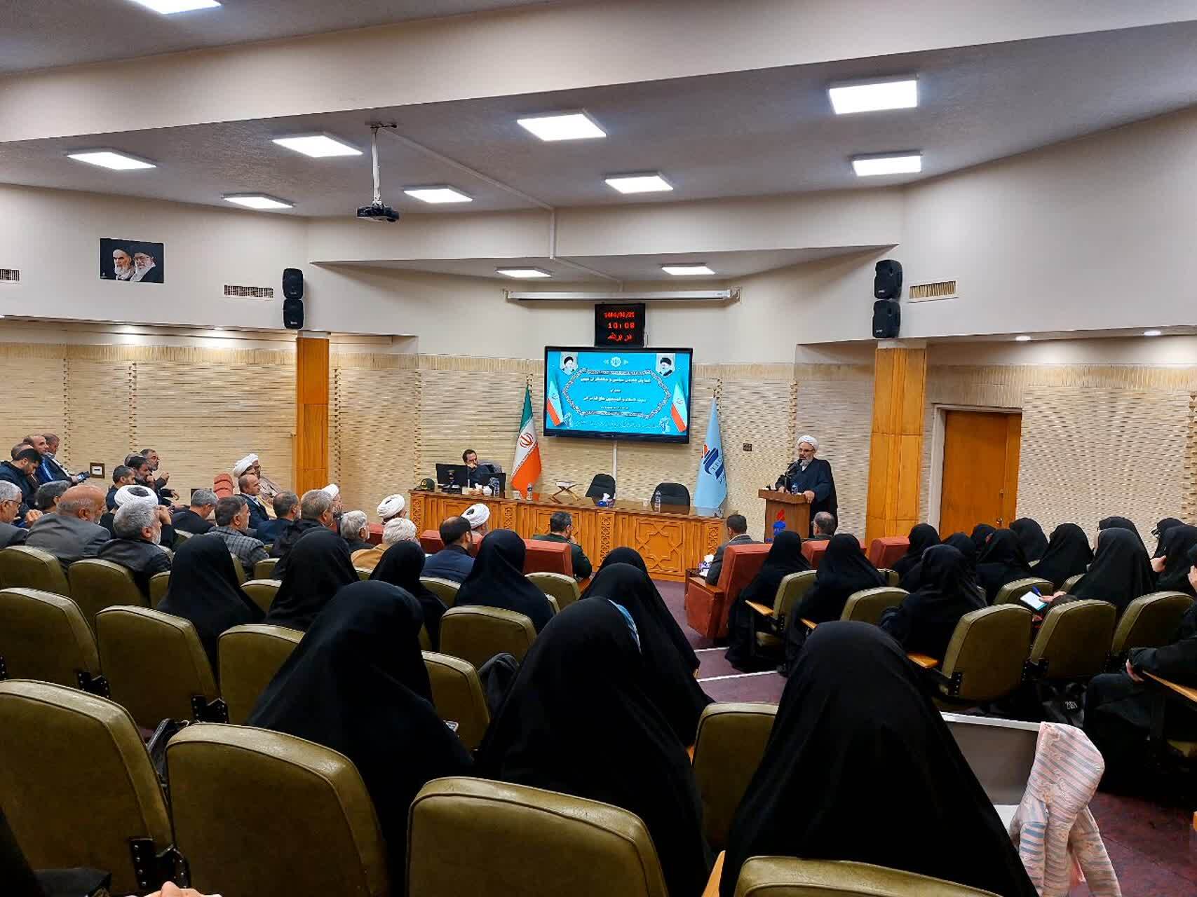 تبیین تحولات منطقه و تجلیل از هادیان سیاسی نمونه در همایش ناحیه امامت تبریز تبیین تحولات منطقه و تجلیل از هادیان سیاسی نمونه در همایش ناحیه امامت تبریز