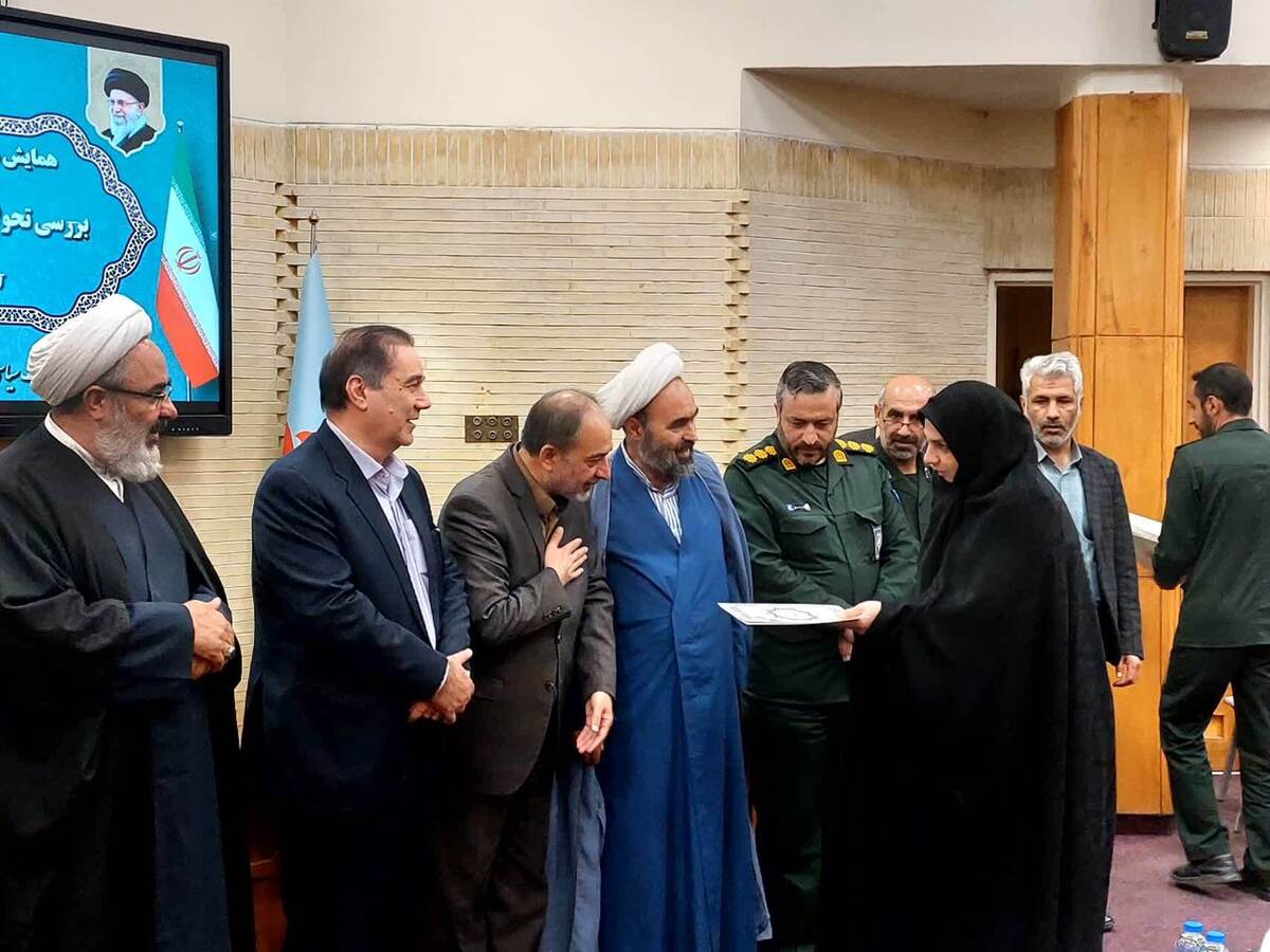 تبیین تحولات منطقه و تجلیل از هادیان سیاسی نمونه در همایش ناحیه امامت تبریز تبیین تحولات منطقه و تجلیل از هادیان سیاسی نمونه در همایش ناحیه امامت تبریز