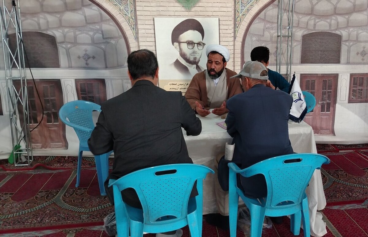 پاسخگویی میدانی به شبهات و سؤالات دینی مردم در مصلی قدس قم