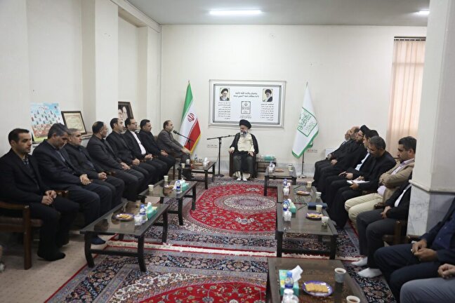 هدف دشمن گرفتن هویت ملی و دینی از دانش آموزان است