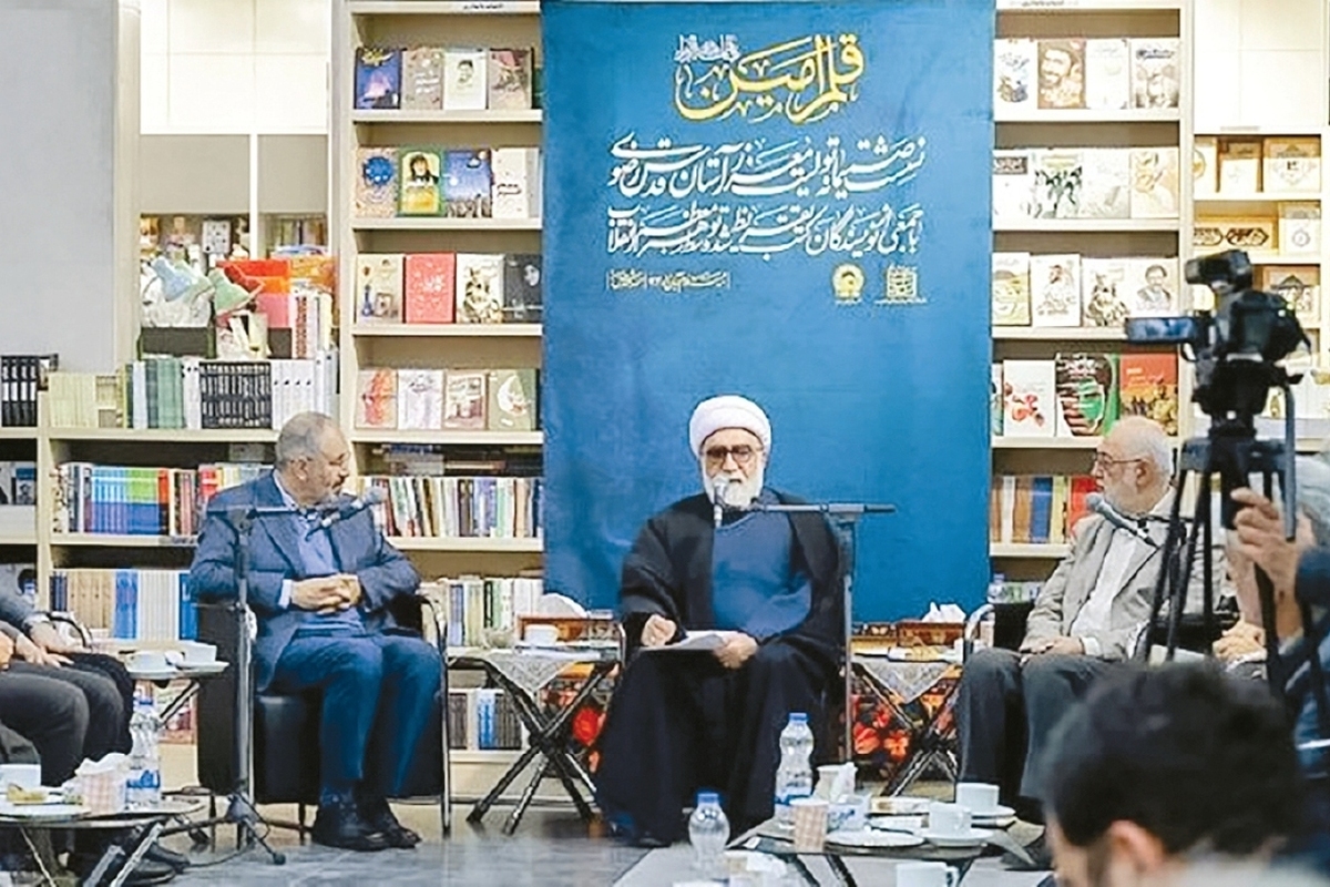 تقریظ رهبر معظم انقلاب اعتبار مضاعف به نویسندگان می‌بخشد