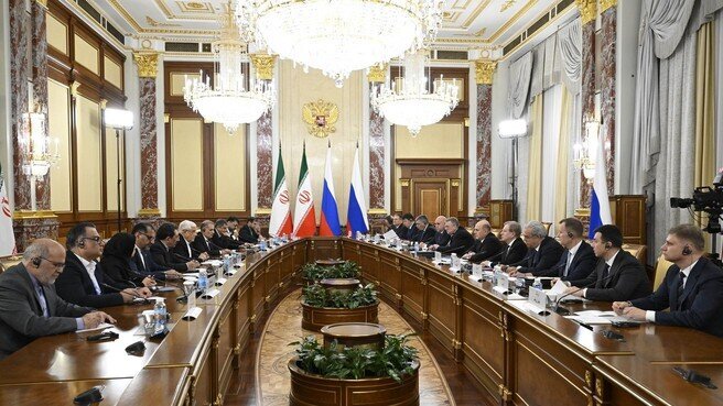 دیدار عارف و نخستوزیر روسیه در مسکو دیدار عارف و نخستوزیر روسیه در مسکو