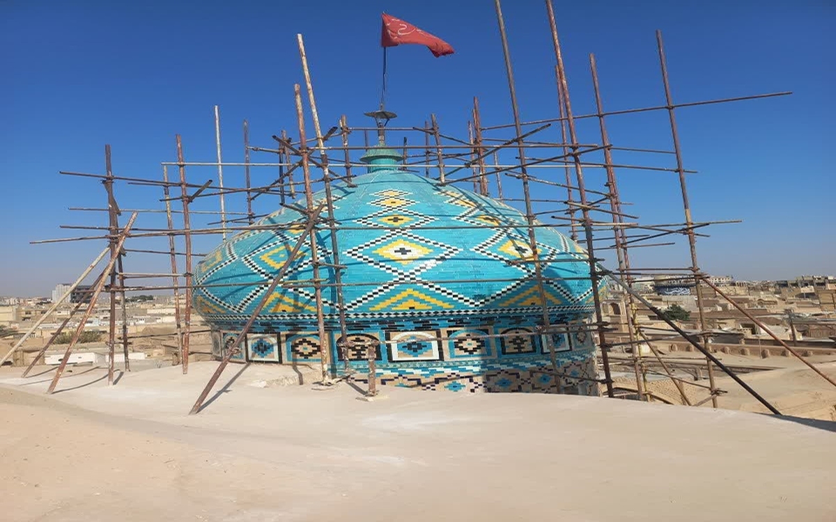 پایان مرمت کاشی‌کاری‌های گنبد زیارت تاریخی طاهر و منصور کاشان