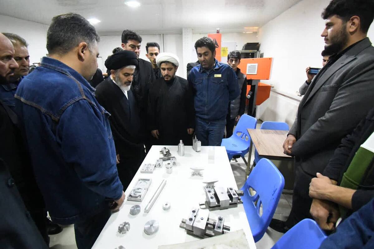 حضور نماینده ولی‌ فقیه در آذربایجان‌ غربی در هنرستان شریف ارومیه