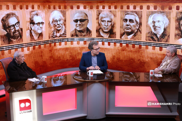 بررسی چالشها و فرصتهای تلویزیونهای اینترنتی بررسی چالشها و فرصتهای تلویزیونهای اینترنتی