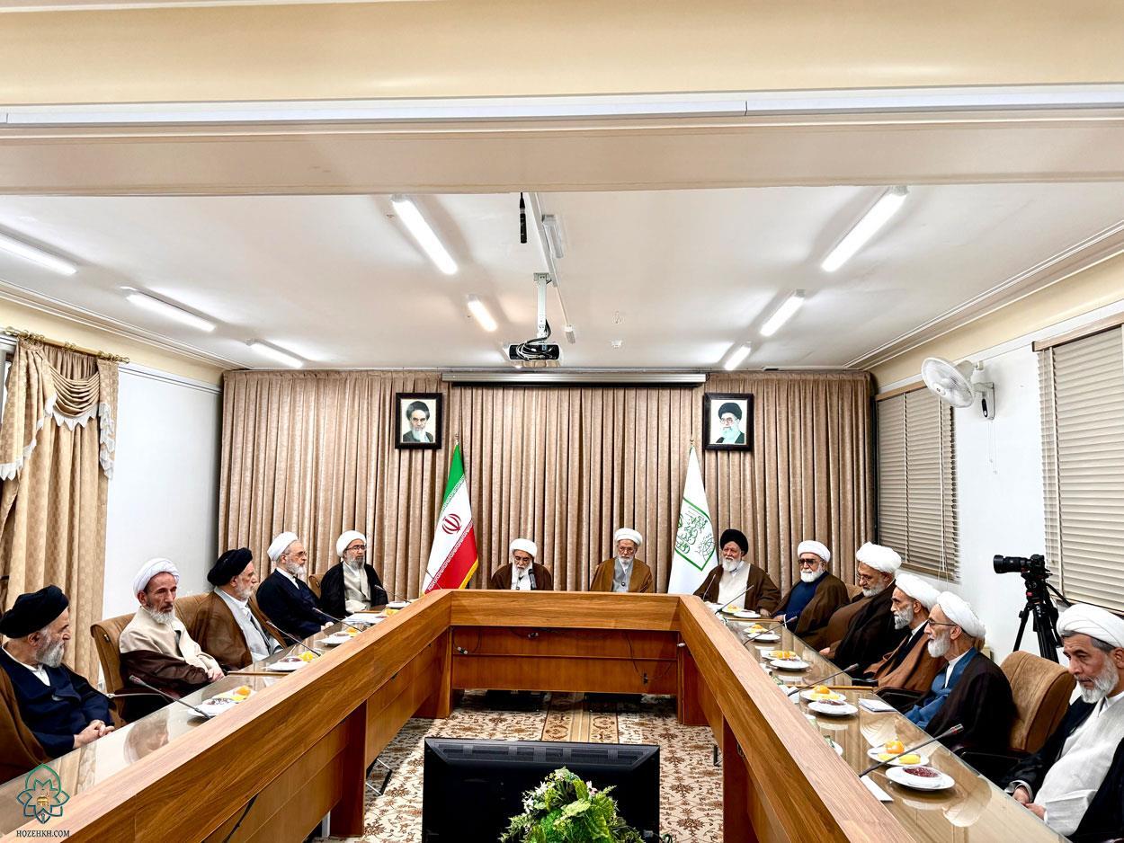 دیدار اعضای شورای عالی حوزه علمیه خراسان با شورای عالی حوزه‌های علمیه در قم + عکس
