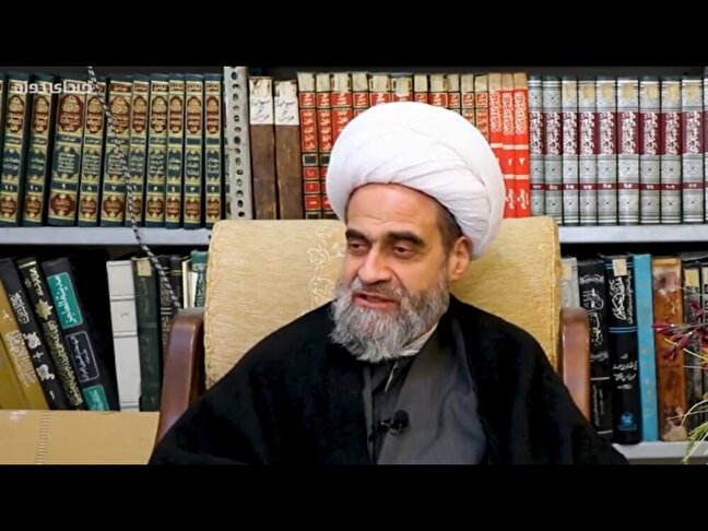 انکار ضروریات مذهب موجب ارتداد است/ لزوم برخورد علمی و محاکمه با اهانت کنندگان به اهل بیت