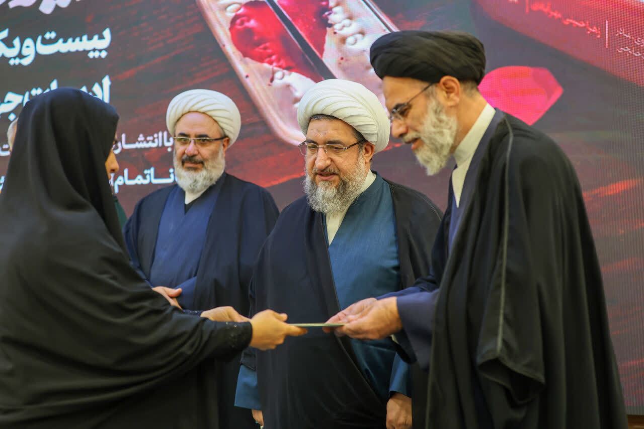 حضور امام جمعه تبریز در مراسم پاسداشت نقش‌آفرینی بانوان قهرمان+ تصاویر