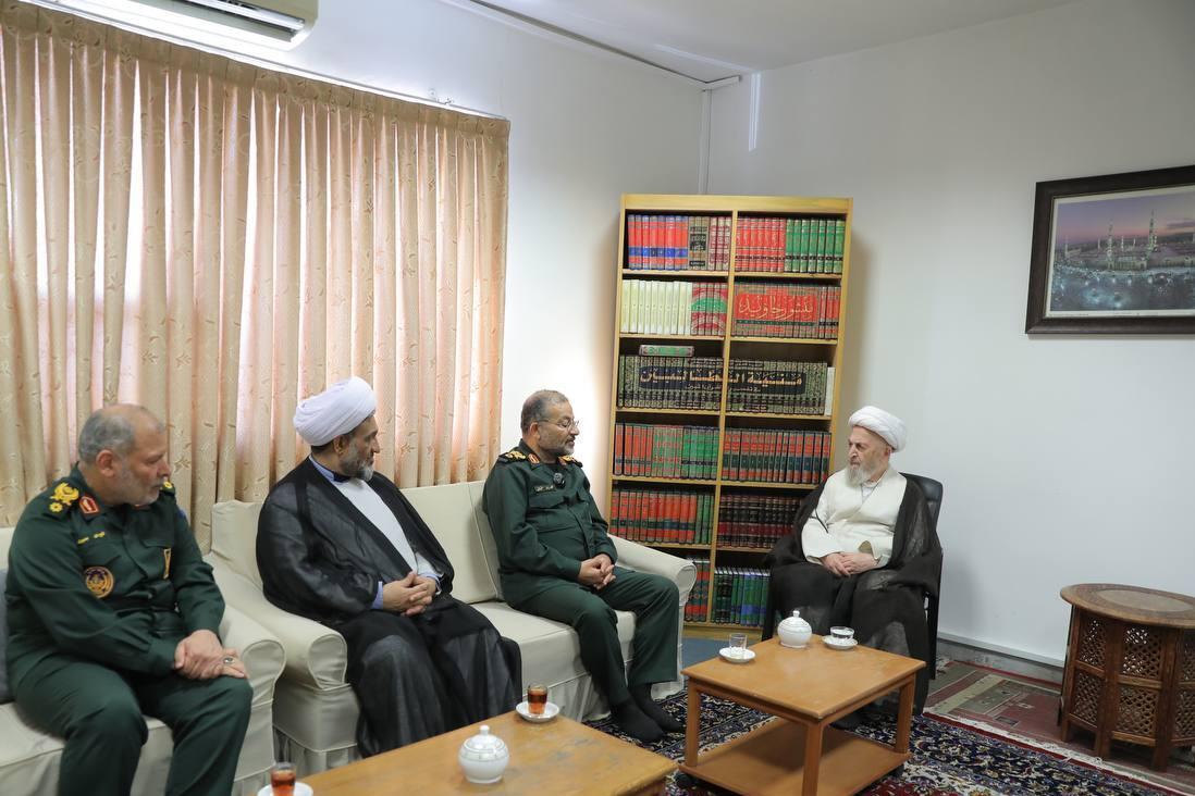 تأکید مراجع و علما بر نقش بی‌بدیل بسیج در صیانت از هویت دینی و امنیت ملی/م