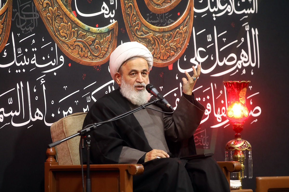 گزارش عزای فاطمی با حضور دو شهید گمنام در حرم حضرت معصومه/م