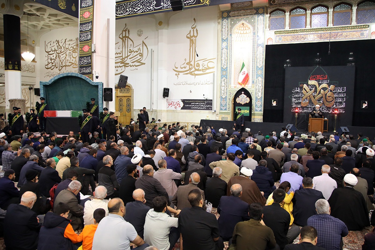 گزارش عزای فاطمی با حضور دو شهید گمنام در حرم حضرت معصومه/م