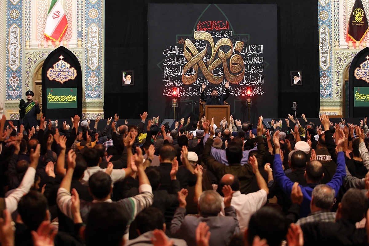 گزارش عزای فاطمی با حضور دو شهید گمنام در حرم حضرت معصومه/م