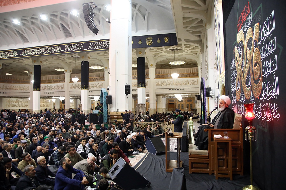 فاطمه زهرا یک‌تنه مسیر دین را از تحریف نجات داد /م