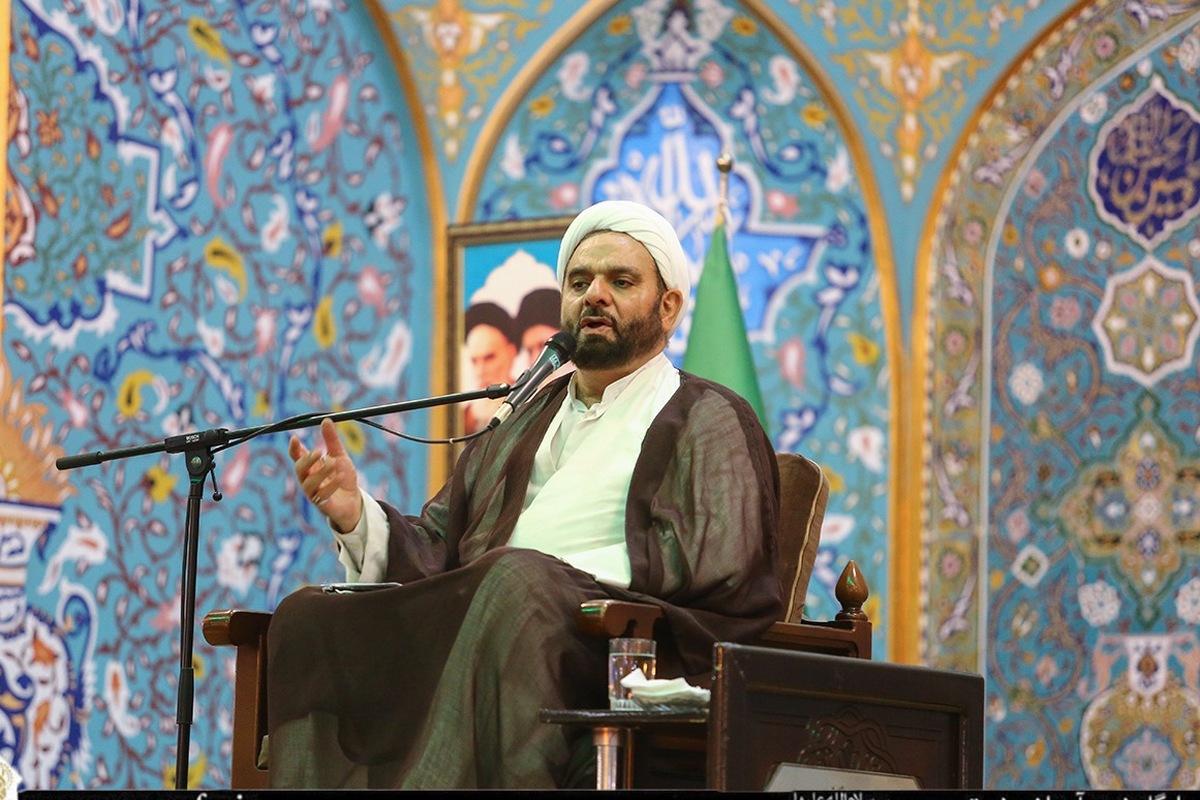 بیحجابی به تدریج انسان را از مسیر فطرت دور میکند