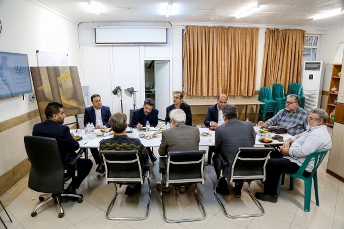 تفاهمنامه همکاری بین انجمن هنرهای تجسمی و سازمان سیما و منظر شهرداری قم امضا شد