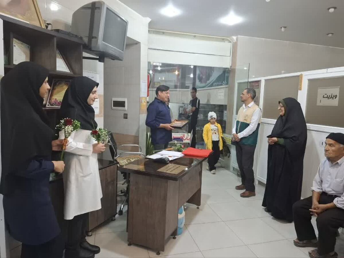تجلیل فراگیر خادمیاران رضوی از پرستاران آران و بیدگلی