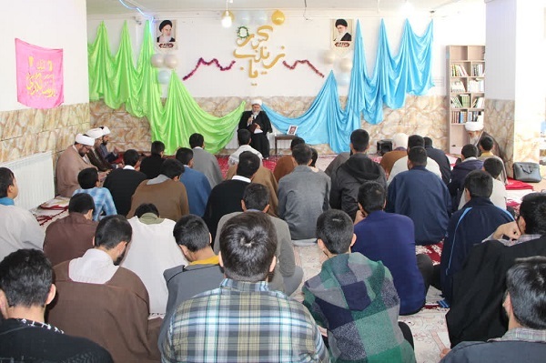 نگاهی به سفر مدیر حوزه علمیه فارس به استهبان