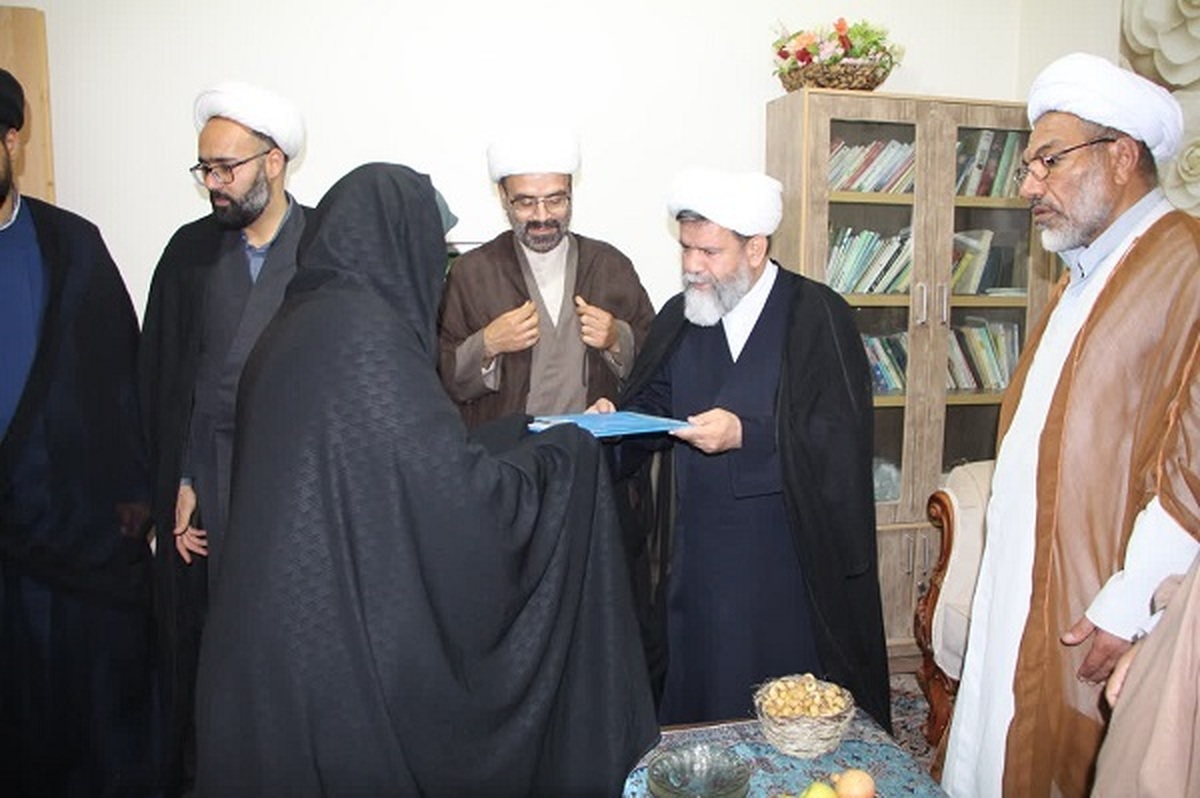 نگاهی به سفر مدیر حوزه علمیه فارس به استهبان