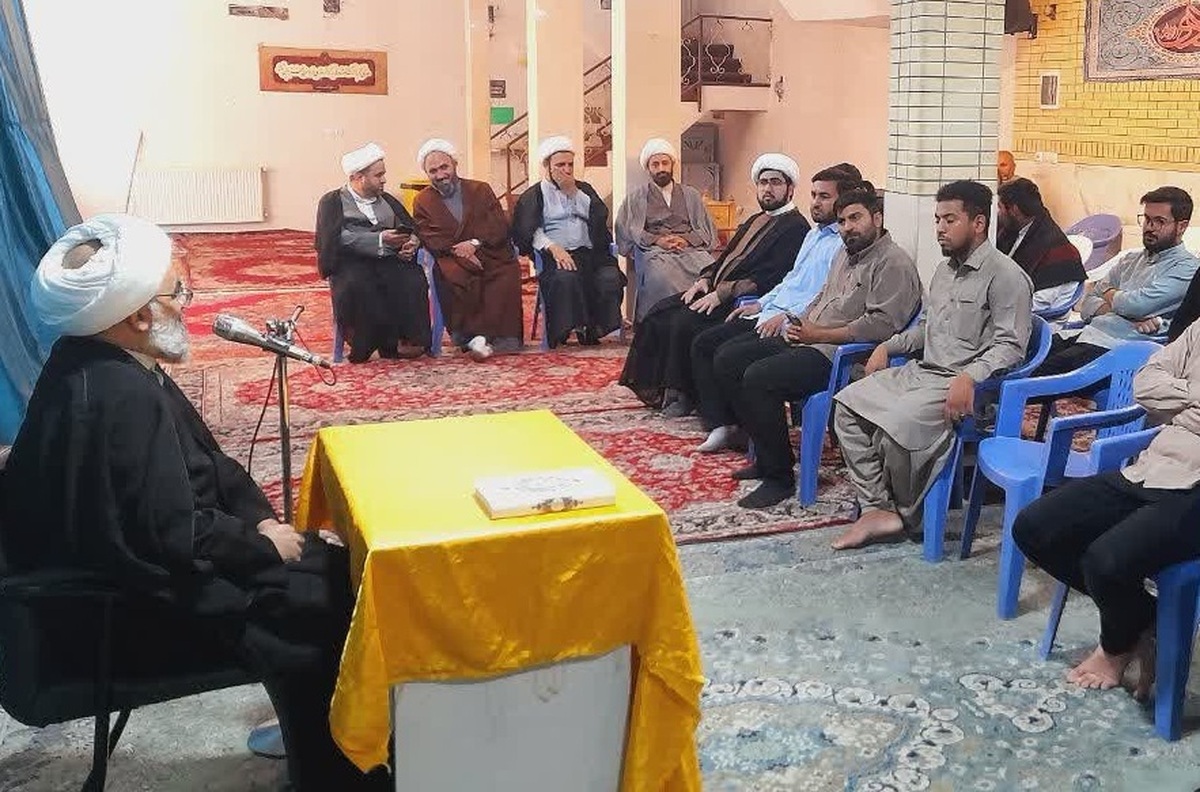 دیدار مدیر مرکز خدمات حوزه علمیه فارس با طلاب مدرسه علمیه محمدیه شیراز