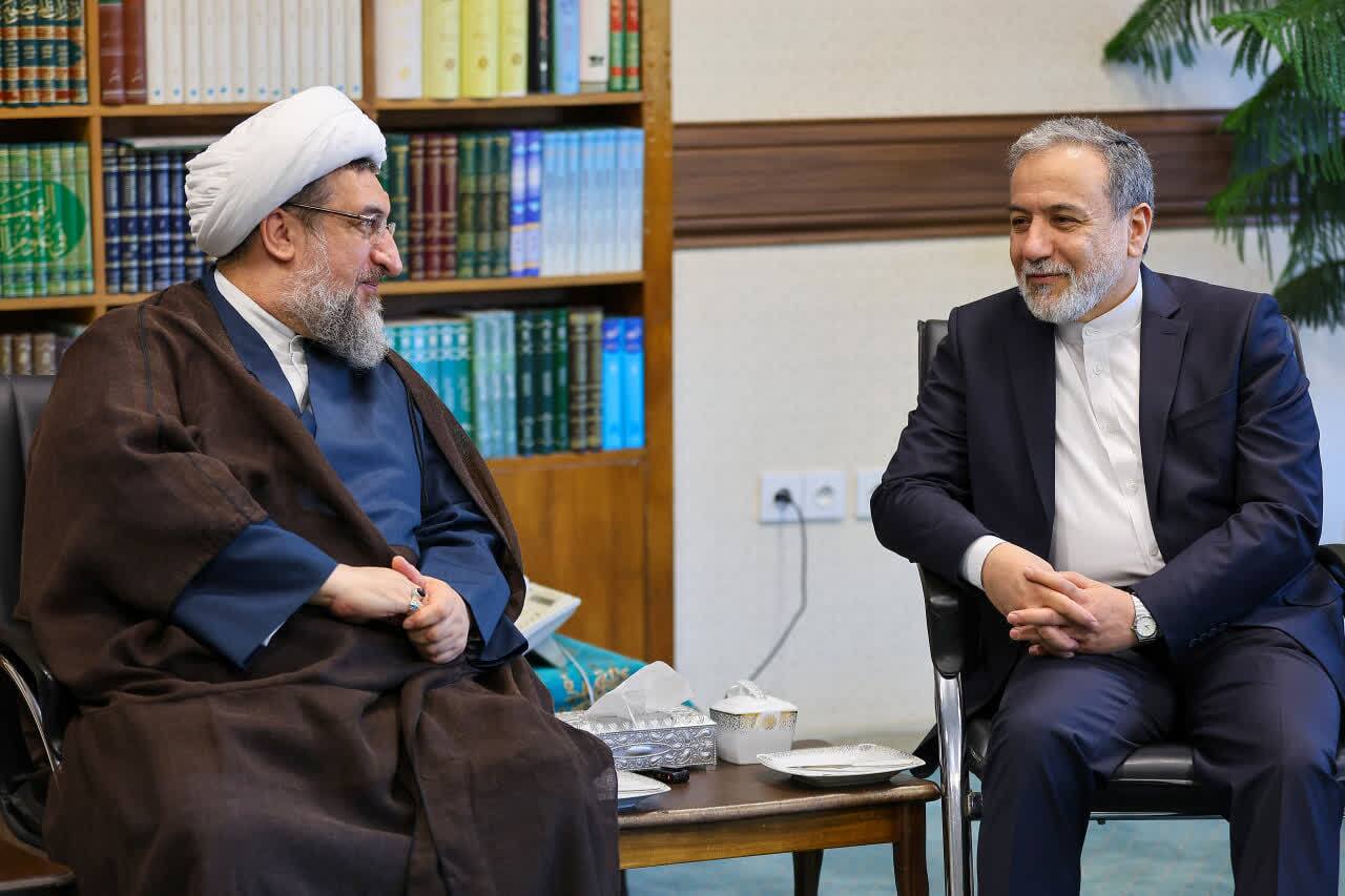 سیاست خارجی بدون هدایت رهبری به انحراف می‌رود+ تصاویر