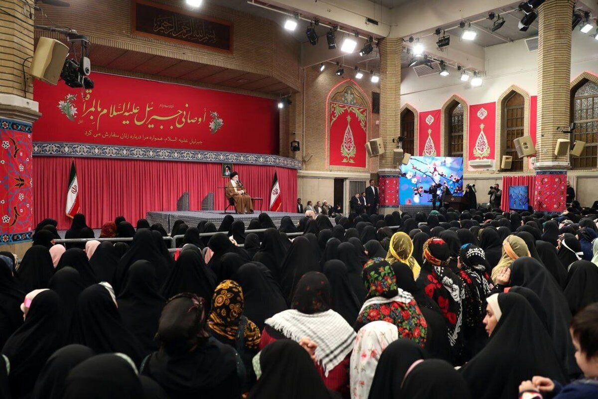 نقش بی‌بدیل بانوان در انقلاب اسلامی از نگاه رهبر معظم انقلاب