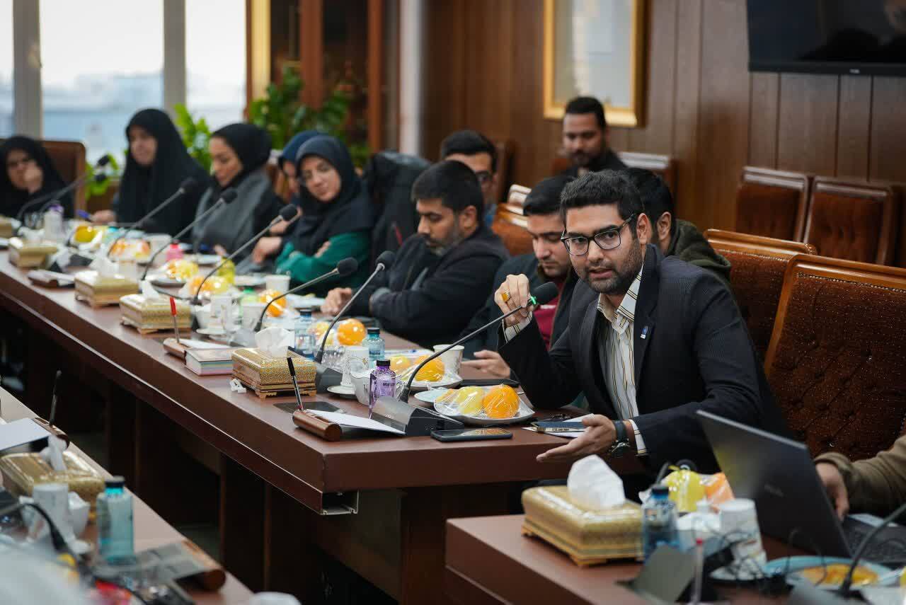 حمایت از حلقههای میانی یکی از راههای مهم شکوفایی ظرفیتهای مردمی است حمایت از حلقههای میانی یکی از راههای مهم شکوفایی ظرفیتهای مردمی است