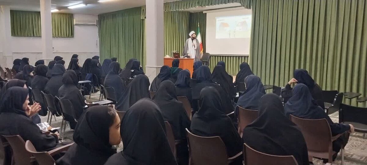 بازدید دانش آموزان دختر از مرکز ملی پاسخگویی به سوالات دینی