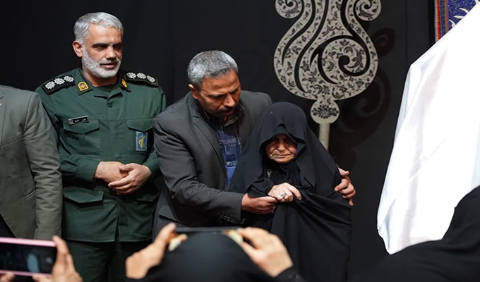 رونمایی از کُمیک موشن «پای کار انقلاب» در کاشان رونمایی از کُمیک موشن «پای کار انقلاب» در کاشان