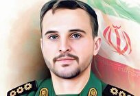 پرچمی برافراشته در میان مردم بود