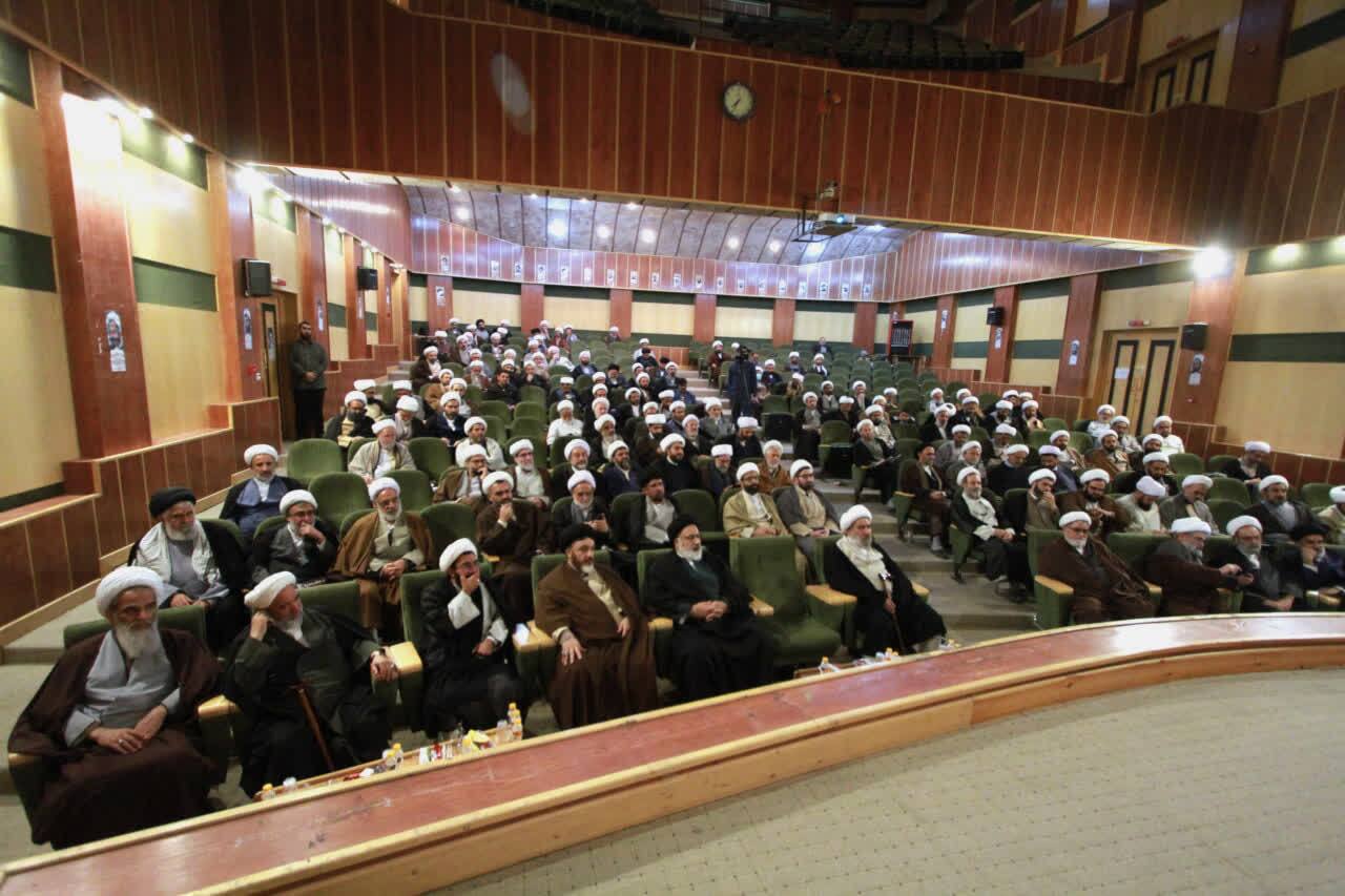 از بیان دغدغههای معیشتی تا تبیین دوازده هویت بنیادین حوزههای علمیه از بیان دغدغههای معیشتی تا تبیین دوازده هویت بنیادین حوزههای علمیه