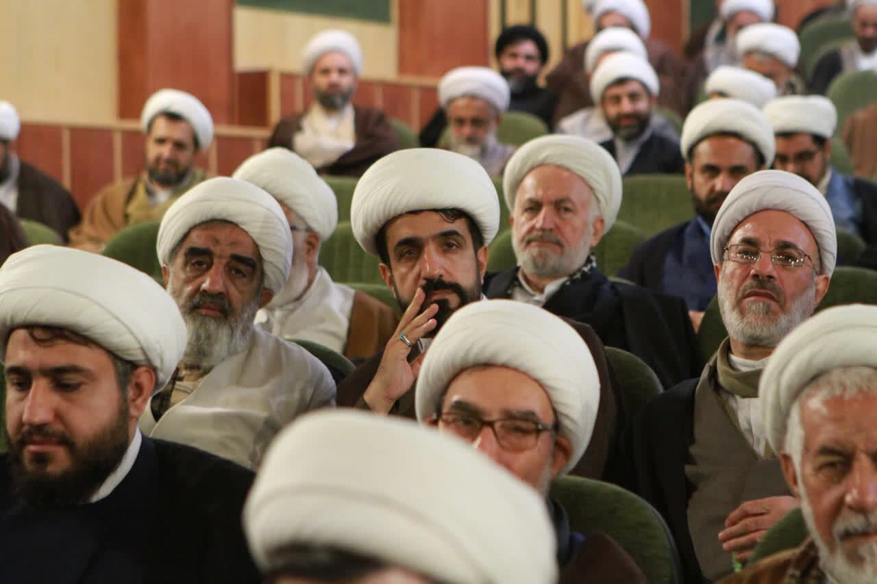 از بیان دغدغههای معیشتی تا تبیین دوازده هویت بنیادین حوزههای علمیه از بیان دغدغههای معیشتی تا تبیین دوازده هویت بنیادین حوزههای علمیه