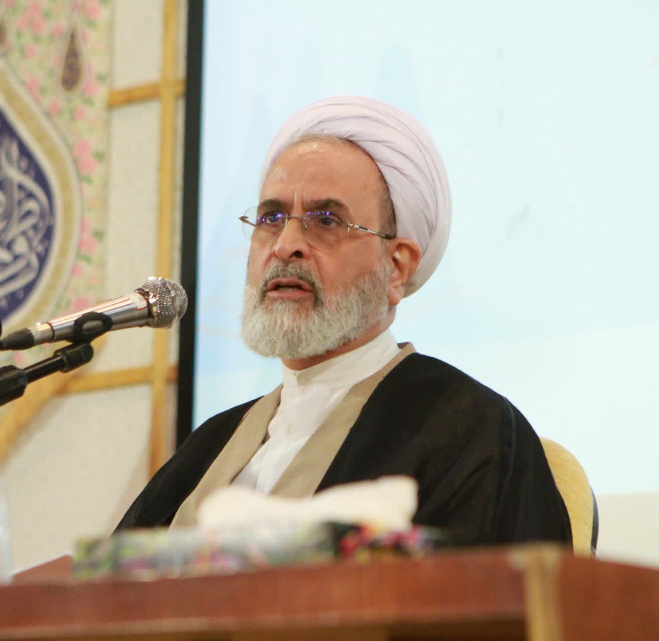 از بیان دغدغههای معیشتی تا تبیین دوازده هویت بنیادین حوزههای علمیه از بیان دغدغههای معیشتی تا تبیین دوازده هویت بنیادین حوزههای علمیه