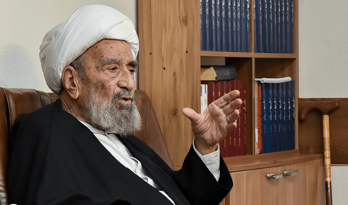 لزوم تجهیز طلاب برای مقابله با هجمه‌های دشمن/ وظیفه ماست این انقلاب را حفظ کنیم