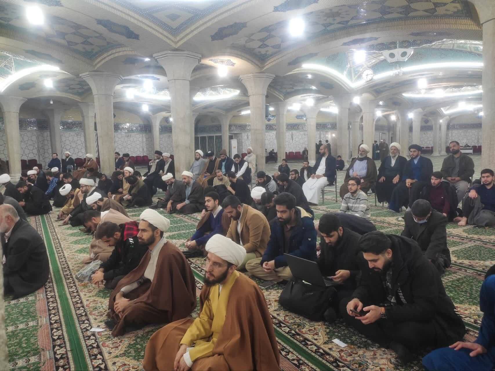 تحریف‌گویان درباره حضرت زهرا(س) منفورند و ربطی به حوزه ندارند / توسل، شناخت صحیح اهل‌بیت و ادای حقوق آنان رمز موفقیت است