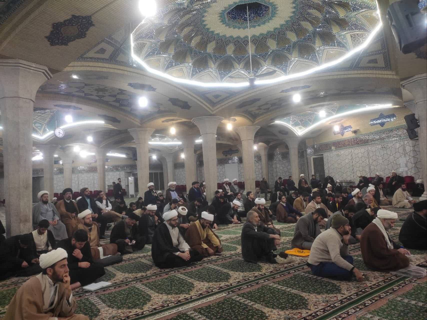 تحریف‌گویان درباره حضرت زهرا(س) منفورند و ربطی به حوزه ندارند / توسل، شناخت صحیح اهل‌بیت و ادای حقوق آنان رمز موفقیت است