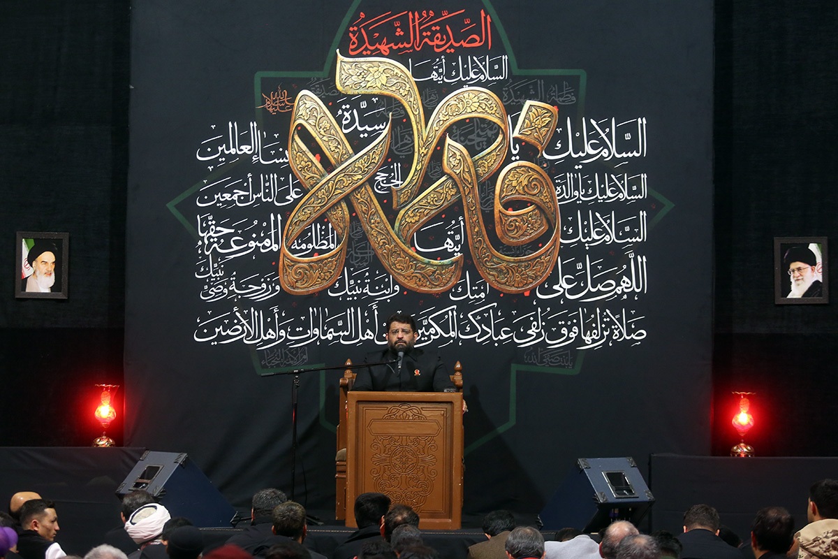 گزارشی از شب شهادت حضرت زهرا در حرم کریمه اهلبیت گزارشی از شب شهادت حضرت زهرا در حرم کریمه اهلبیت