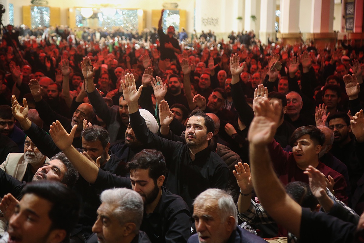 گزارشی از شب شهادت حضرت زهرا در حرم کریمه اهلبیت گزارشی از شب شهادت حضرت زهرا در حرم کریمه اهلبیت