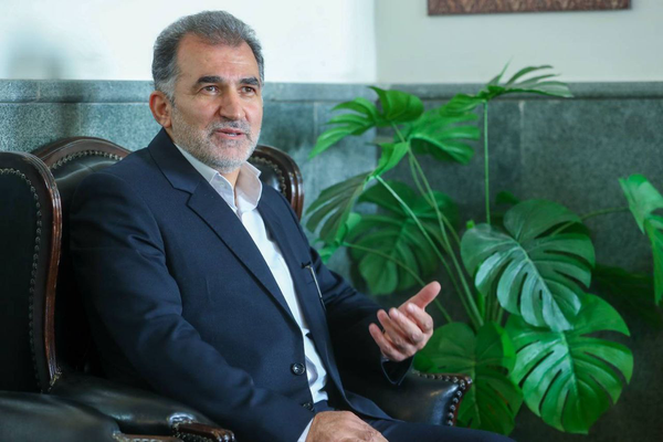 توهم داناییِ سلبریتی‌هایی که ژست روشنفکری می‌گیرند