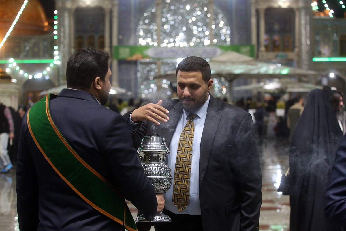 حرم حضرت معصومه در شام میلاد حضرت زهرا غرق در شور و معنویت حرم حضرت معصومه در شام میلاد حضرت زهرا غرق در شور و معنویت