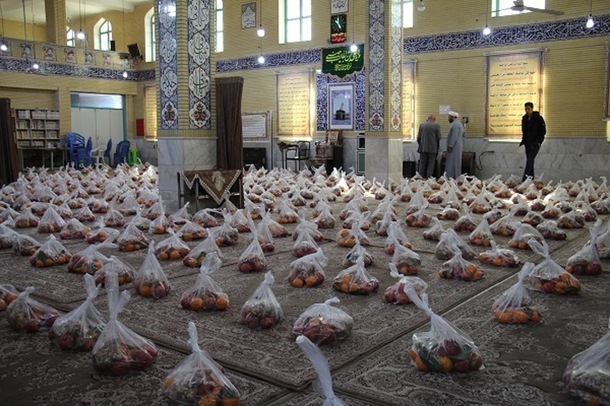 بسته های معیشتی شب یلدا توسط خیریه طلاب محبان ثارالله توزیع می شود