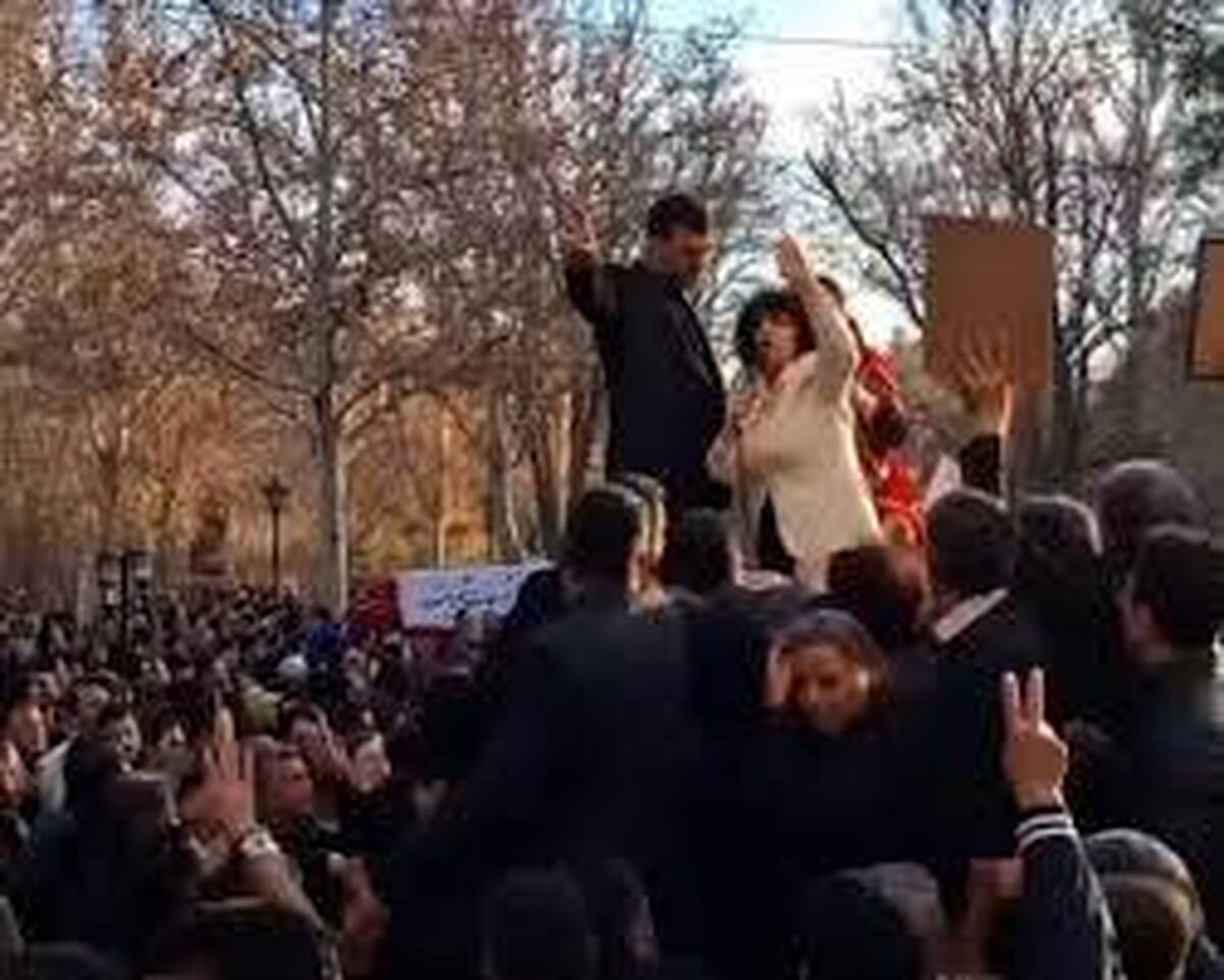 پهلویست‌ها و رجویست‌ها در تجمع ۲۰۰‌ نفرۀ مشهد به جان هم افتادند