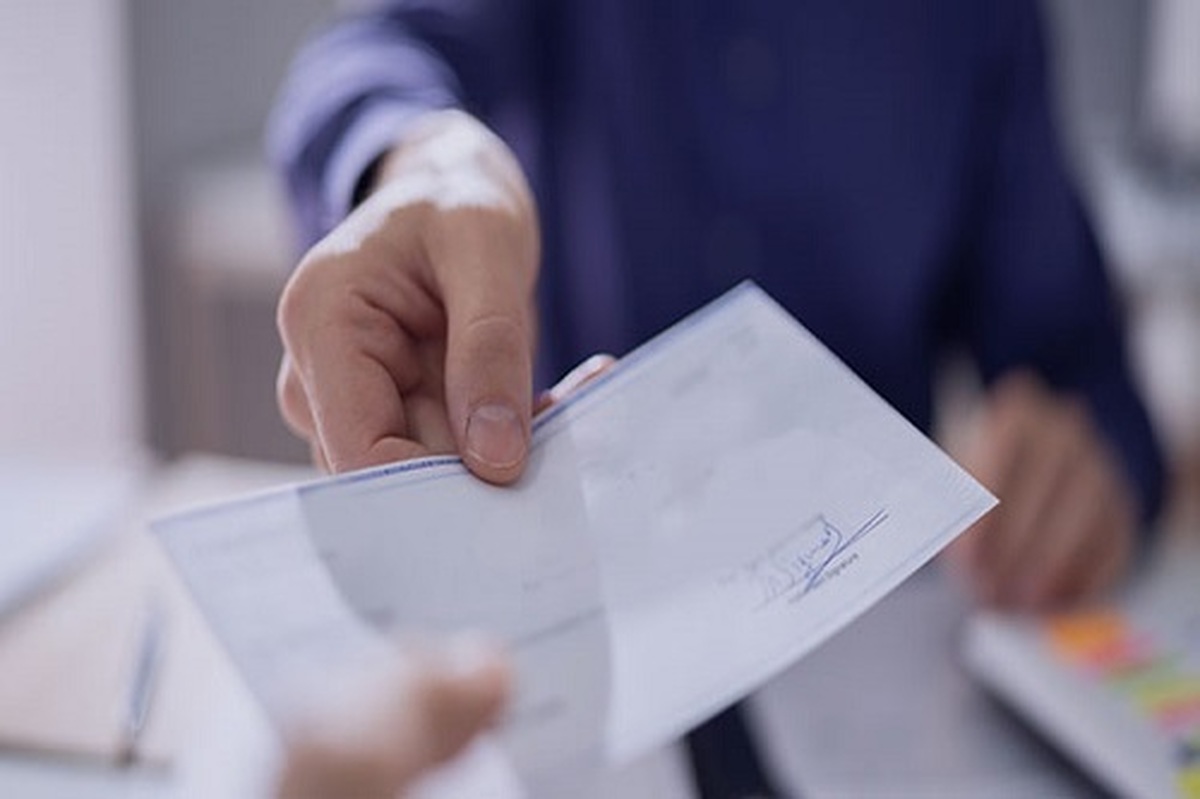 کارفرما سفته پرسنلی را پس نمی‌دهد/ راهکار قانونی استرداد سفته کارگران از اداره کار تا دادگاه