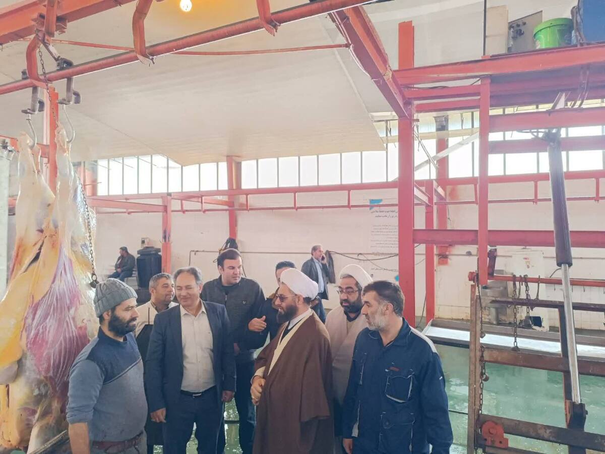 بازدید امام‌جمعه اهر از کشتارگاه دام