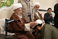 تلبس طلاب مدرسه علمیه منصوریه شیراز توسط آیت الله مکارم شیرازی + عکس