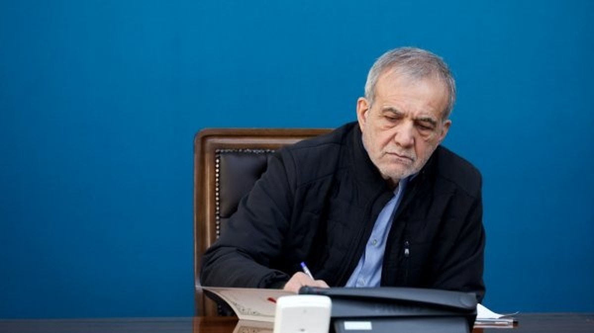 معاون رئیس جمهور و رئیس جدید بنیاد شهید معرفی شد