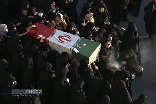 مراسم تدفین پیکر پاک شهید گمنام دفاع مقدس در مدرسه علمیه خواهران حضرت آمنه